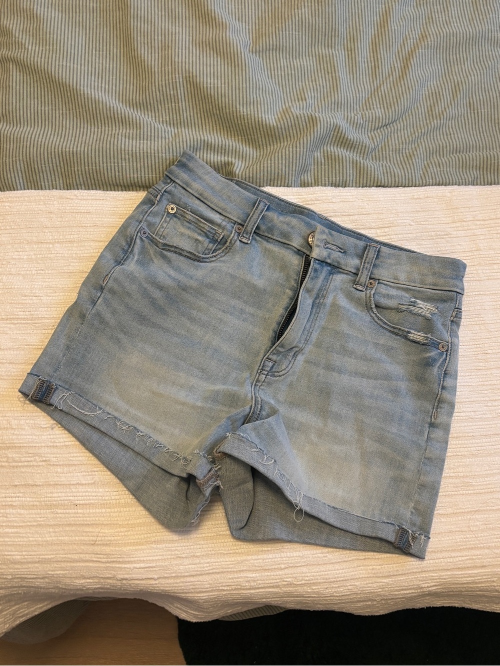 Light Wash Denim Women's Shorts - American Eagle